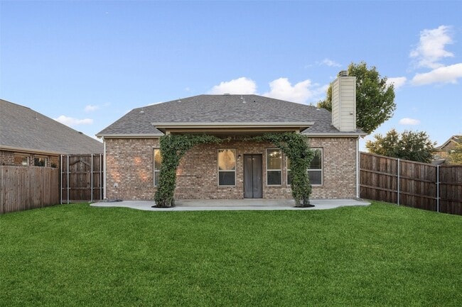 Building Photo - 5001 Bluewater Dr