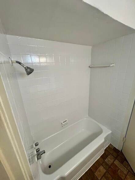 Building Photo - 3838 Glen Arbor Dr