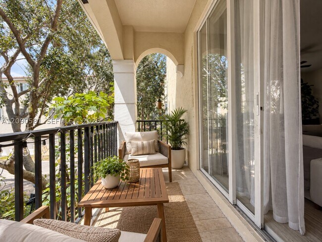 Building Photo - 2913 S Greenleaf Cir