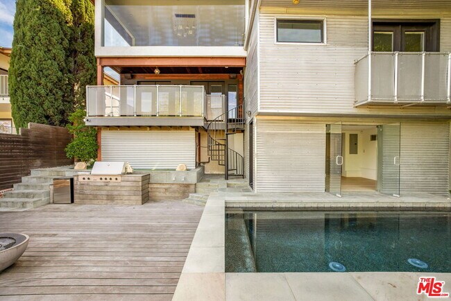Building Photo - 4075 Los Nietos Dr