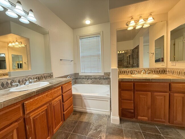 Building Photo - 3687 Whitworth Dr