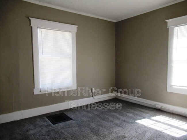 Building Photo - 1664 Nelson Ave