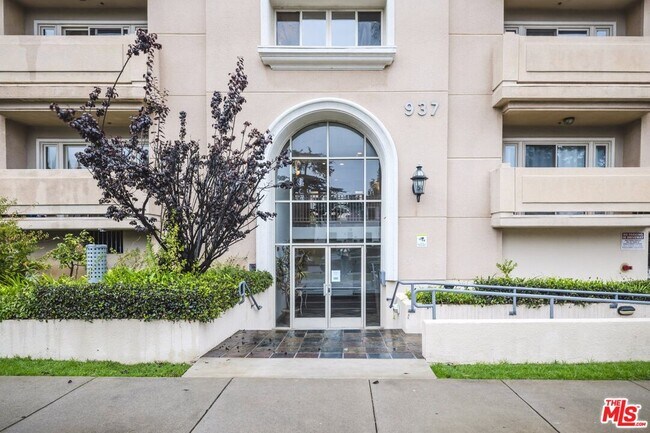 Building Photo - 937 12th St