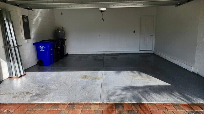 Building Photo - 3034 Royal Gardens Ave