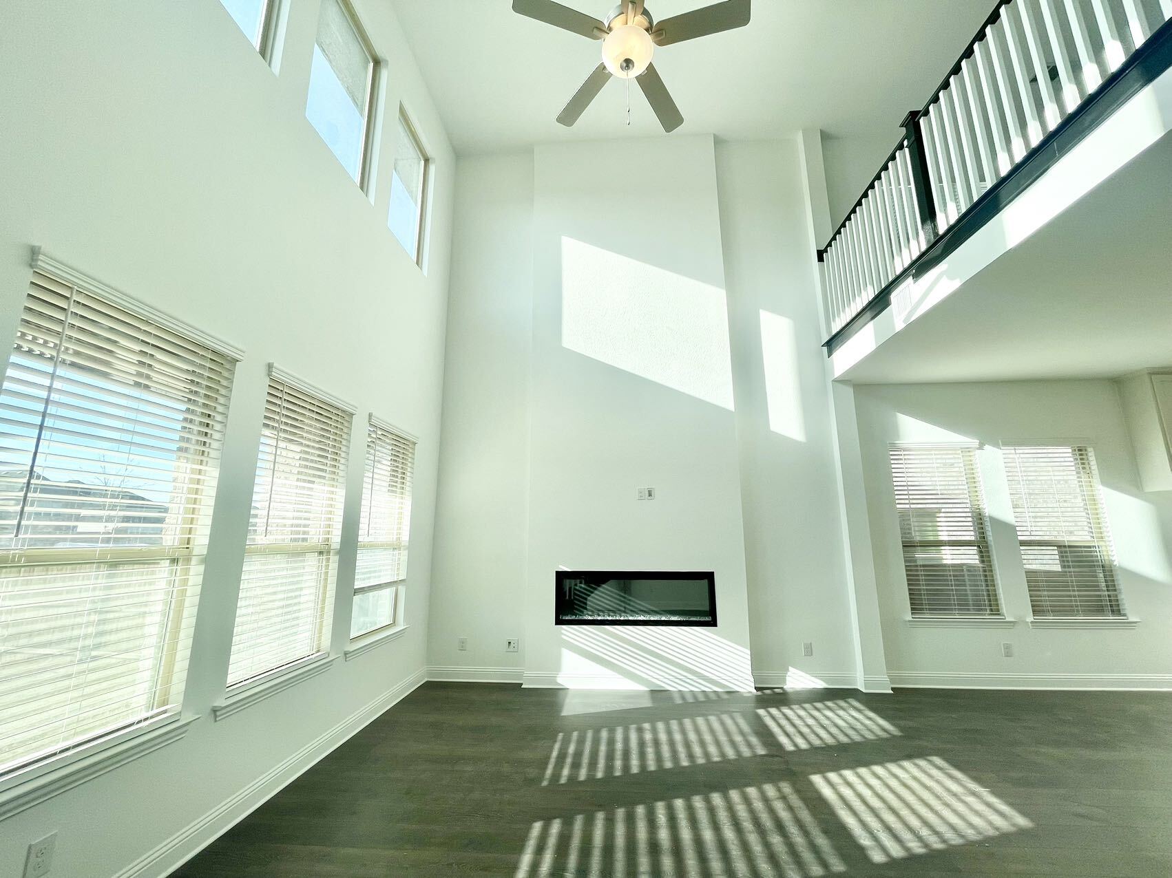 Building Photo - 16643 Chadwell Dr