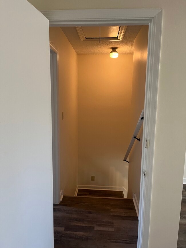 Building Photo - 403 Hobbs Rd SE