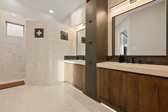 Building Photo - 4518 Diamante Dr