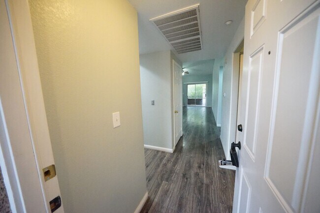 Building Photo - 833 Aspen Peak Loop