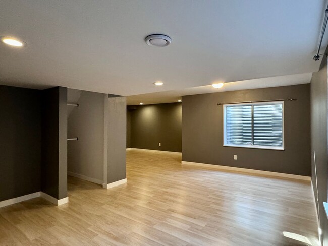 Building Photo - Spacious, Highlands Ranch Home Featuring 4...