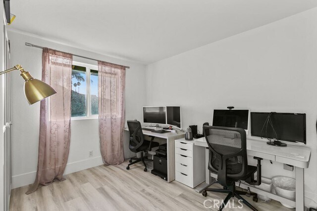 Building Photo - 6039 E Hackamore Ln