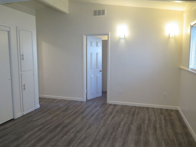 Building Photo - Ash Duplex