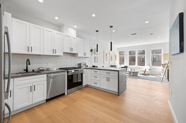 Building Photo - 693 Sutter St