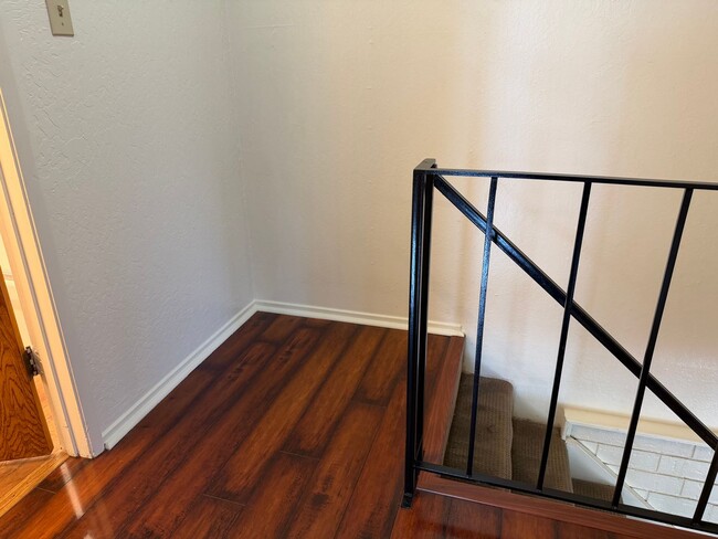 Building Photo - 2 story updated townhouse In Rosemont 2/1