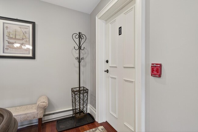 Building Photo - 7 Islington St