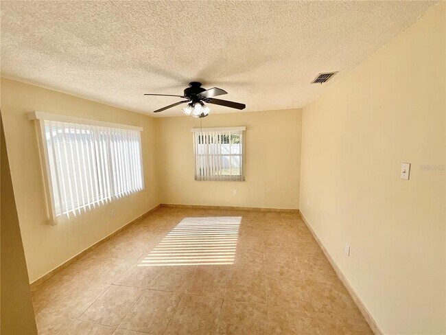 Building Photo - 3127 Corona Dr