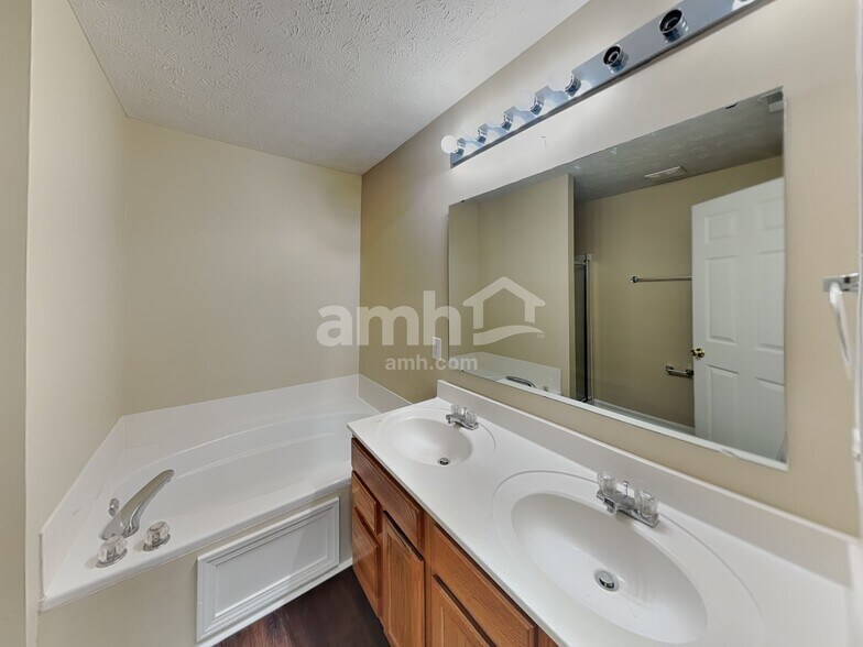 Building Photo - 1186 Constitution Dr