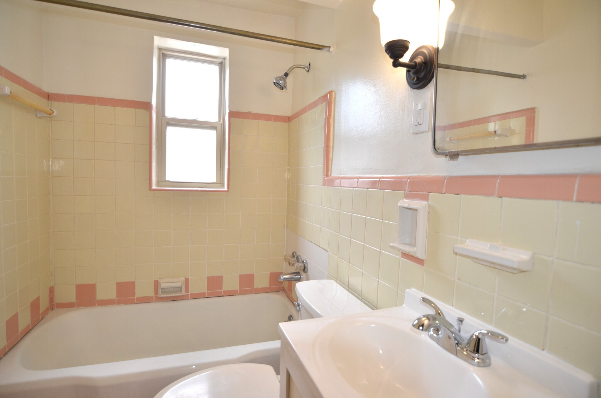 Building Photo - 6615 Bantry Ave
