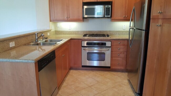 Building Photo - Savannah Terrace 2 BR, 2 BA Unit In Sabre Springs
