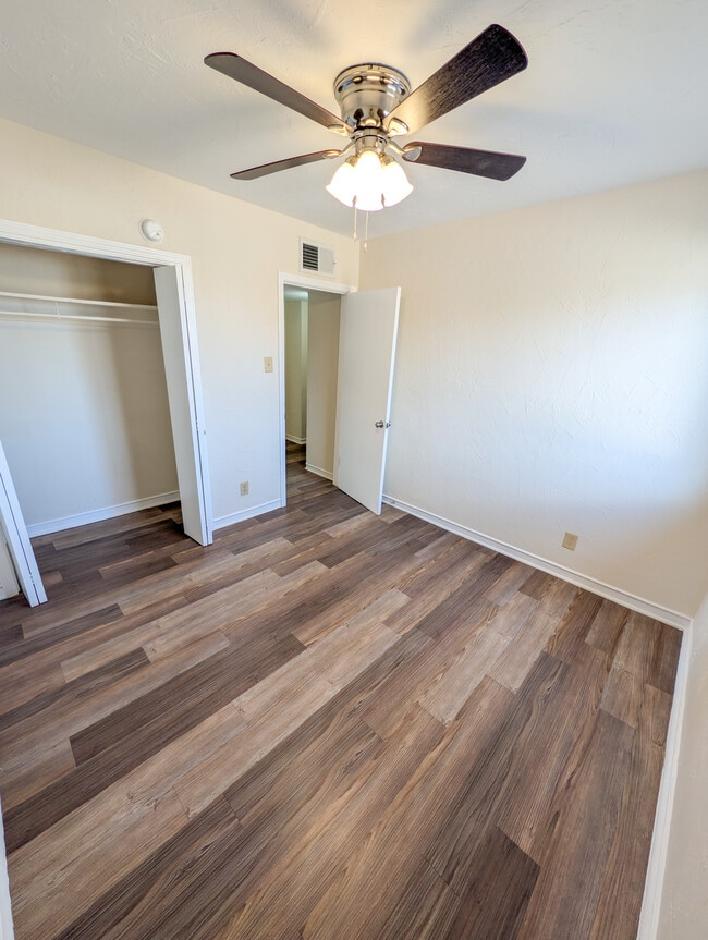 Building Photo - 3524 Mobile Ave