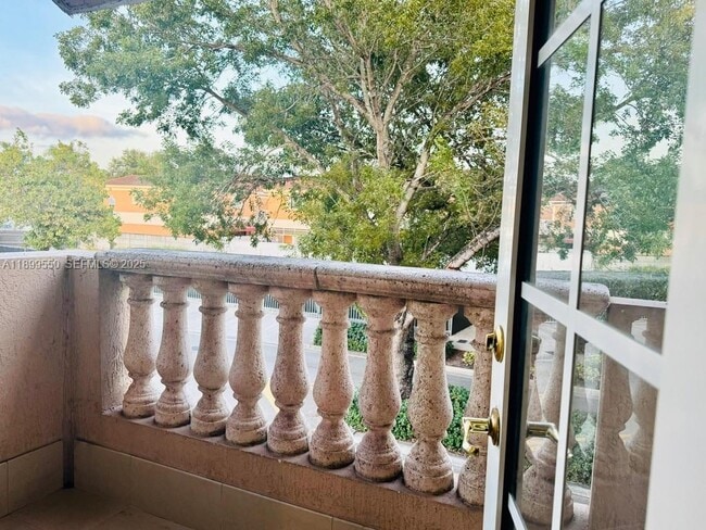 Building Photo - 420 E 1st Ave