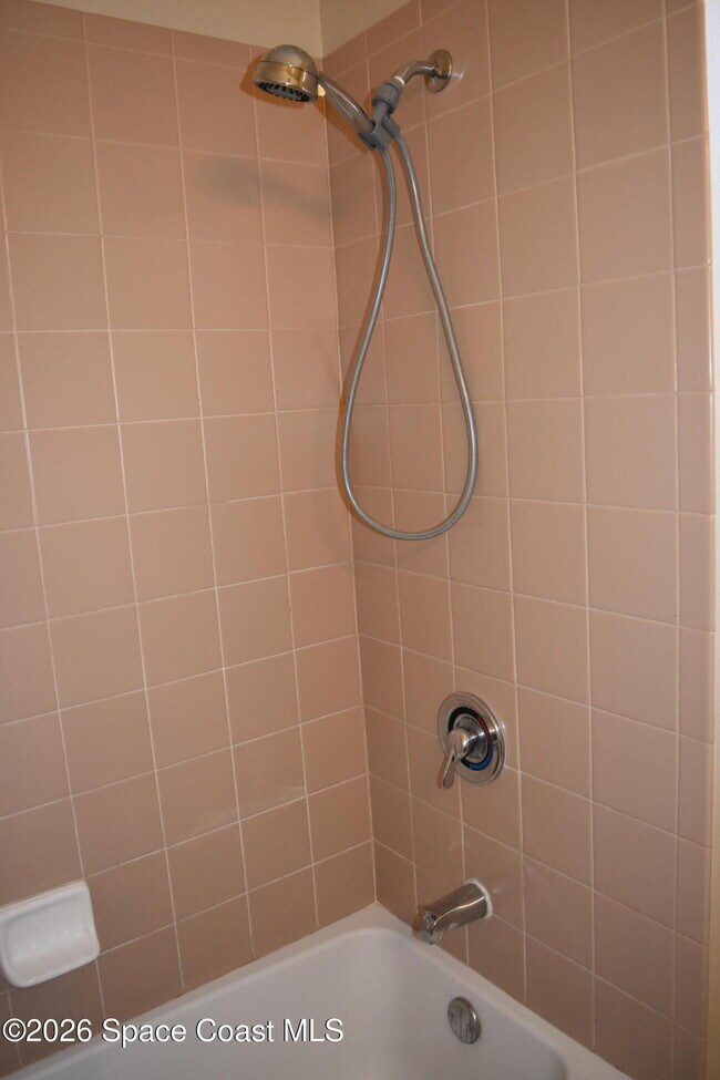 Building Photo - 1040 Venetian Dr