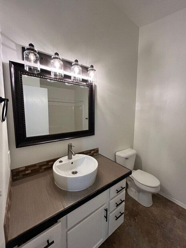 Building Photo - Updated 3 Bedroom Home Near Barkley Village