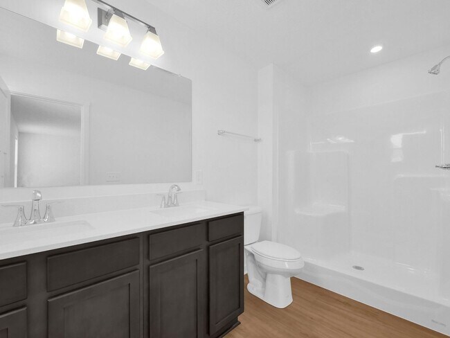 Building Photo - Modern 3 Bed, 2.5 Bath Condo – Spacious, S...