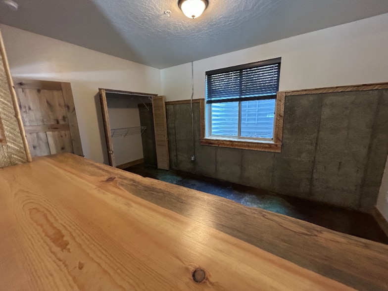 Building Photo - 6232-6233 Three Needles Ln