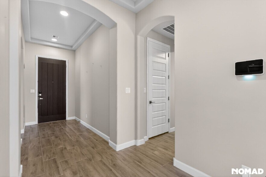 Building Photo - 4001 Windy Rd NE