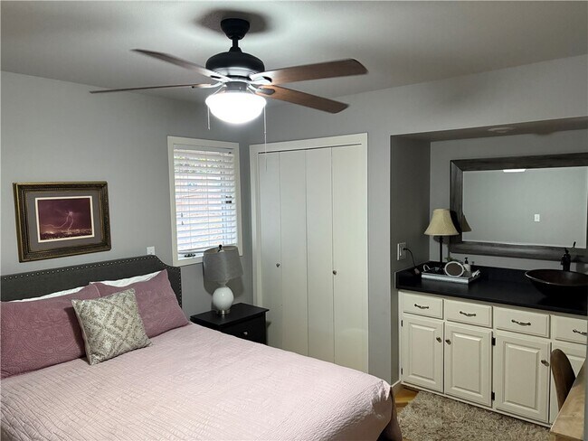 Building Photo - 80 Mayfair Dr