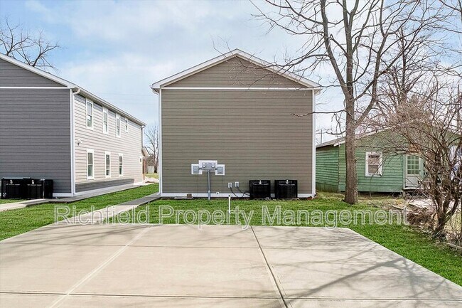 Building Photo - 2538 Columbia Ave