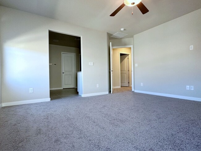 Building Photo - 4bd/2.5bath Single Family Home