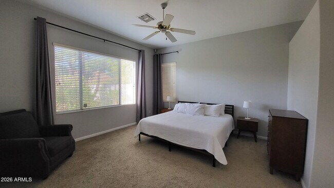 Building Photo - 453 W Larona Ln