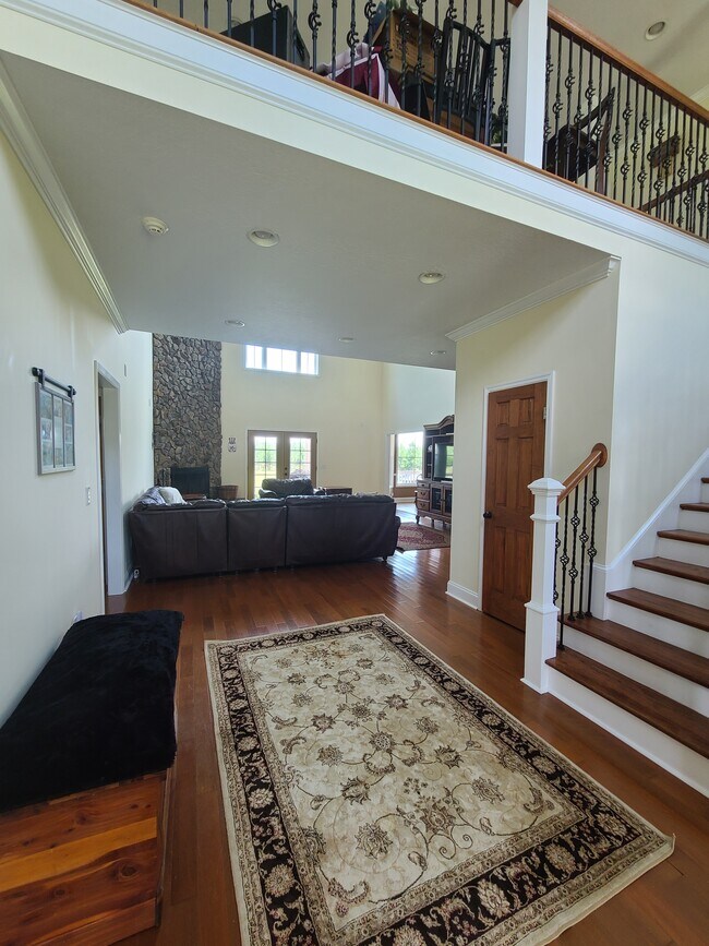 Building Photo - 195 Tennis Ranch Rd