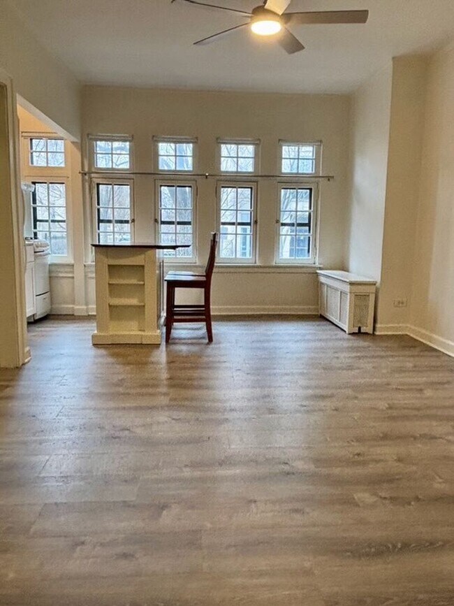 Building Photo - 5421 S Cornell Ave