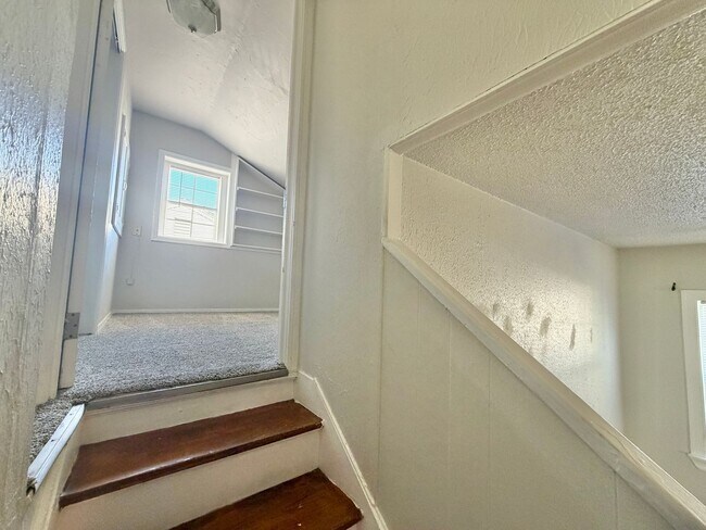 Building Photo - 4 Bedroom home!