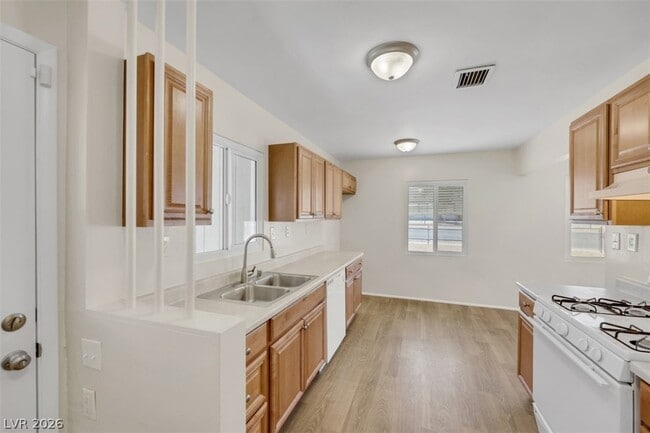 Building Photo - 625 National St