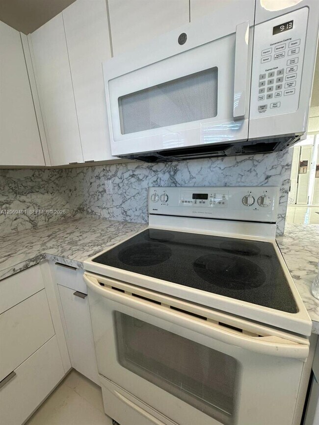 Building Photo - 14170 SW 84th St
