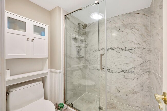 Building Photo - 100 S Beach Rd