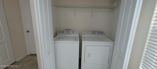 Building Photo - 643 Servia Dr