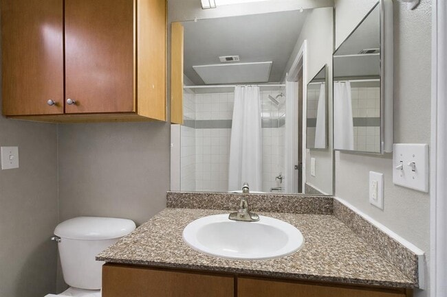 Building Photo - 2502 Leon St