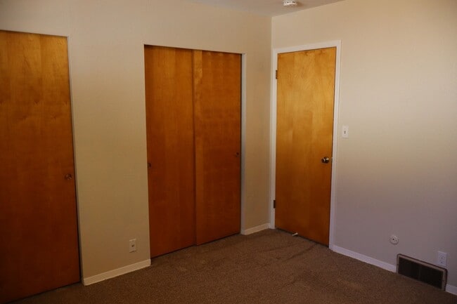 Building Photo - Spacious 3 Bedroom Home with Finished Base...