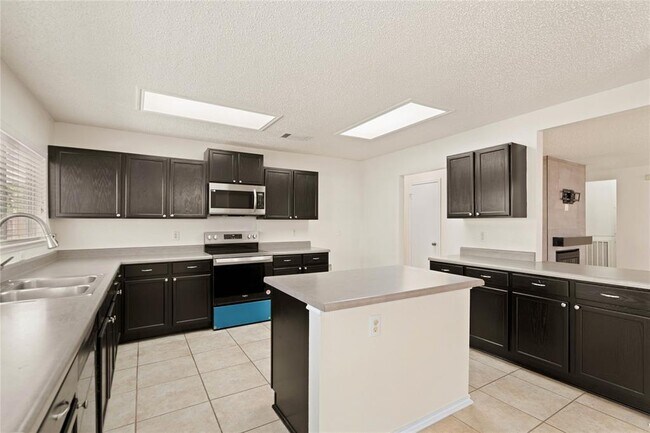 Building Photo - 809 Betterman Dr