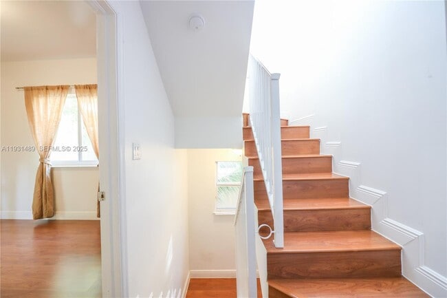 Building Photo - 2947 Coconut Ave