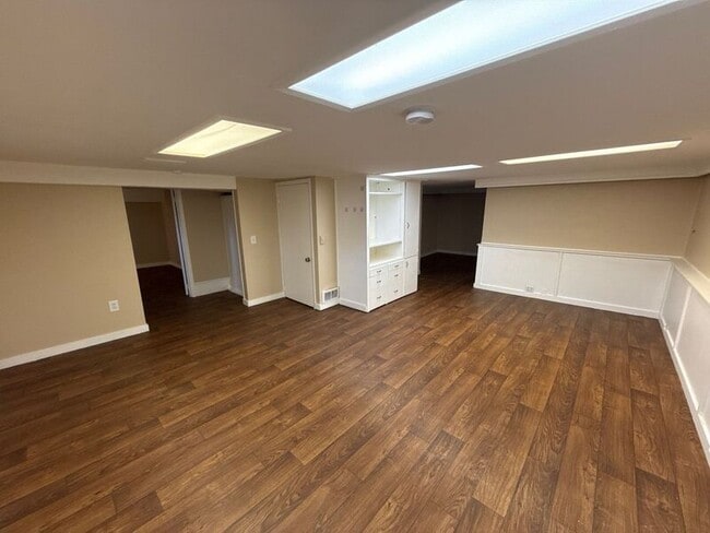 Building Photo - 1615 D St NE