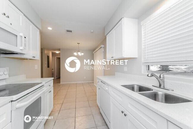 Building Photo - 3 Bedroom Pet-Friendly Home in OCOEE, FL with Main Street Renewal