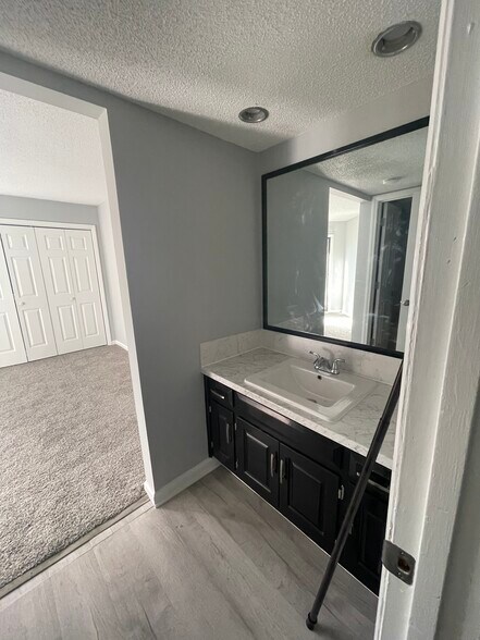 Building Photo - 4222 Pinehurst Cir