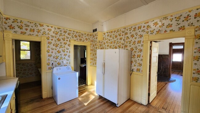 Building Photo - Charming House Near Providence