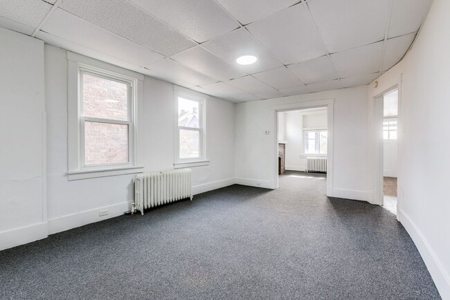 Building Photo - 2027 Eccles St