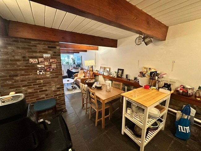 Building Photo - 77 Joy St